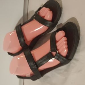 Women's black leather Teva sandal shoes sz 8.5